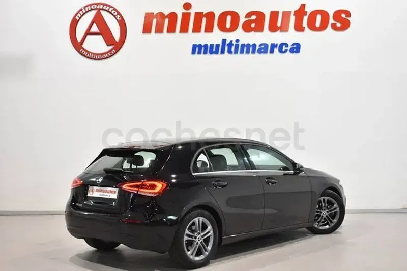 Usado Mercedes A180 Business 136 CV (100 kW) 2020 Negro Utilitario