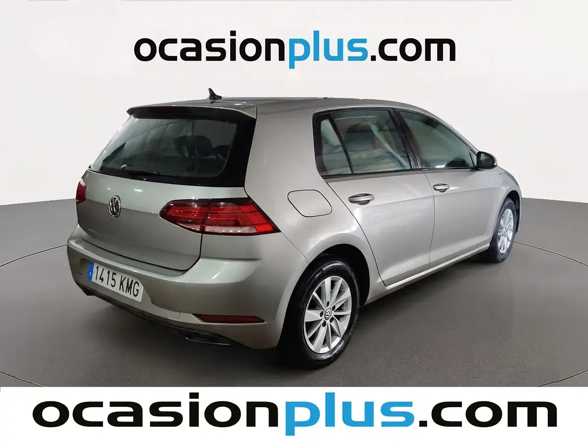 Usado VW Golf VII Business 110 CV (80 kW) 2018 Gris plata Utilitario