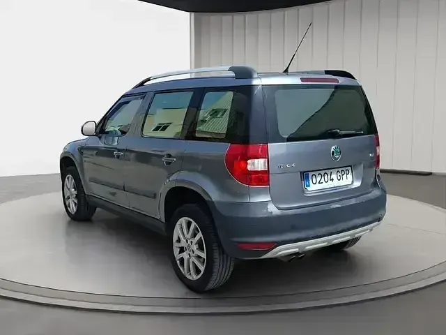 Usado Skoda Yeti Ambition 140 CV (102 kW) 2009 Gris / plata SUV