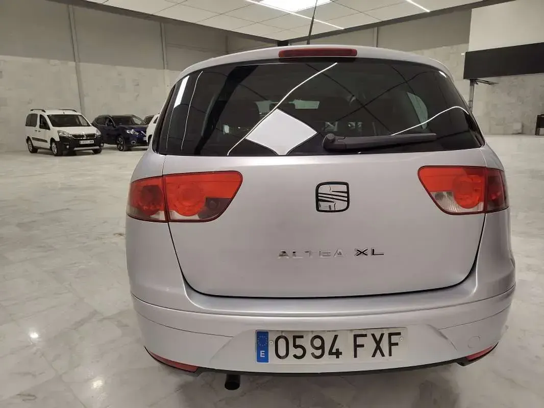 Usado Seat Altea XL Reference 105 CV (77 kW) 2008 Gris Monovolumen