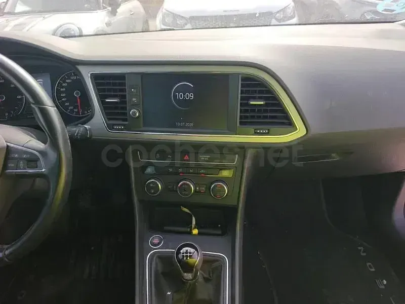 Usado Seat Leon Style 115 CV (84 kW) 2019 Blanco Berlina