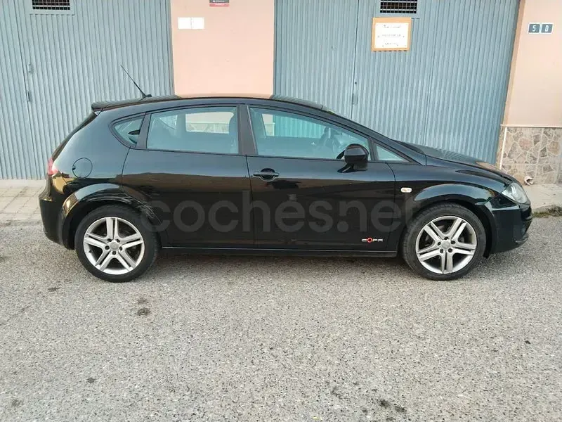 Usado Seat Leon Copa 105 CV (77 kW) 2012 Negro Berlina