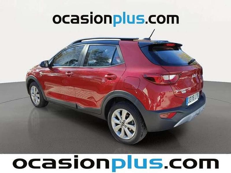 Usado Kia Stonic Plus 101 HP (74 kW) 2022 Vermelho SUV