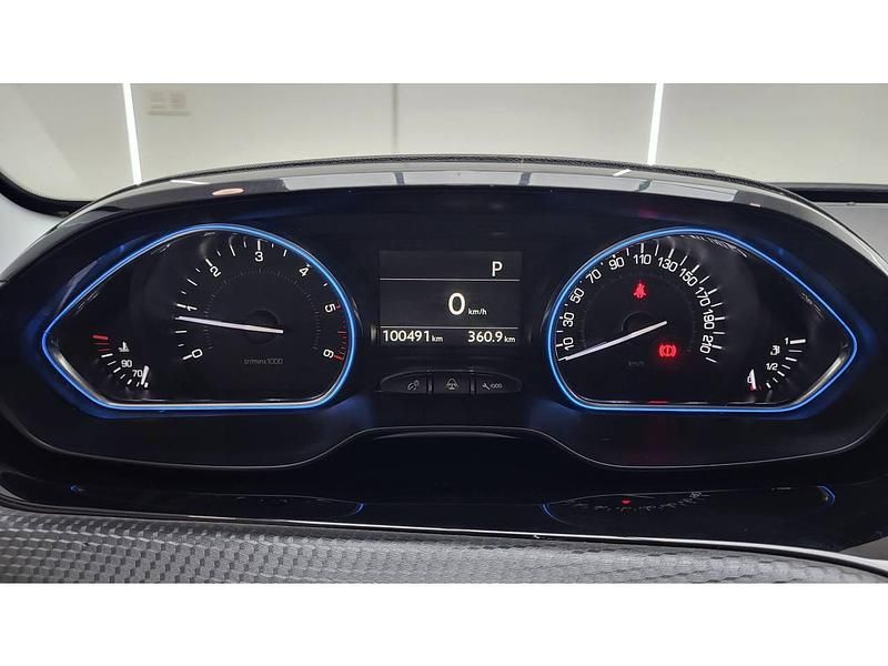 Usado Peugeot 2008 Allure 120 CV (88 kW) 2019 Blanco SUV