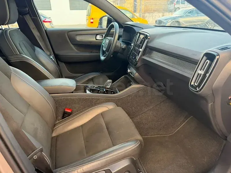 Usado Volvo XC40 Plus 262 CV (192 kW) 2022 Beige SUV
