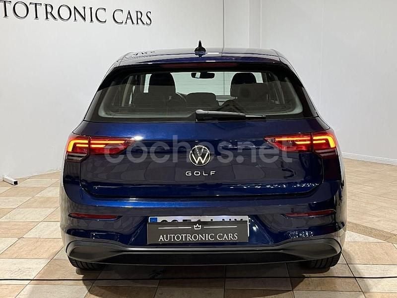 Usado VW Golf VIII 110 CV (80 kW) 2021 Azul Berlina