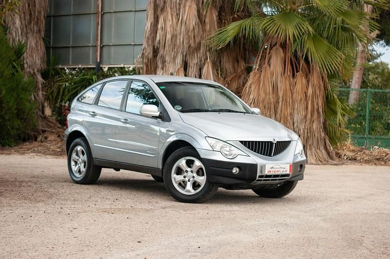 Gris / plata Usado 2010 Ssangyong (KGM) Actyon Limited SUV | 5950 € (Precio justo) - Imagen 1/4