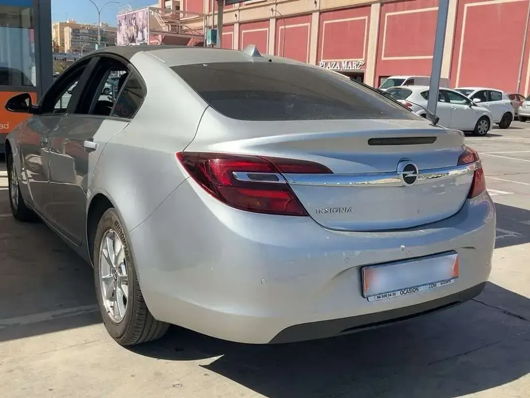 Usado Opel Insignia Selective 120 CV (88 kW) 2014 Gris Berlina