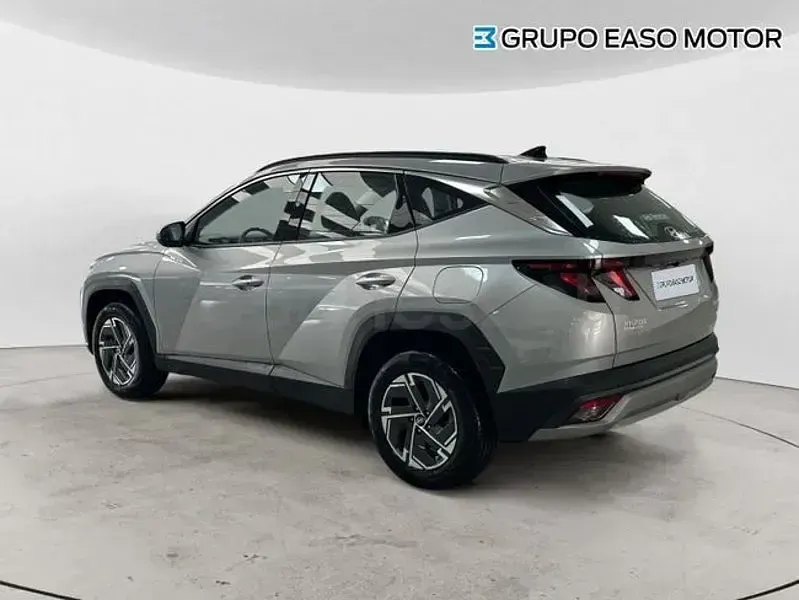 Usado Hyundai Tucson 215 CV (158 kW) 2025 Gris / plata SUV