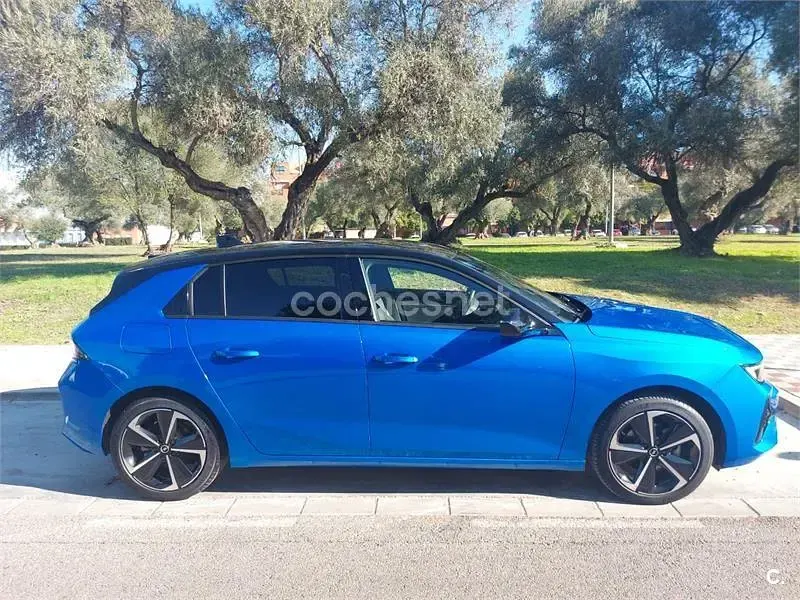 Usado Opel Astra 130 CV (95 kW) 2024 Azul Utilitario