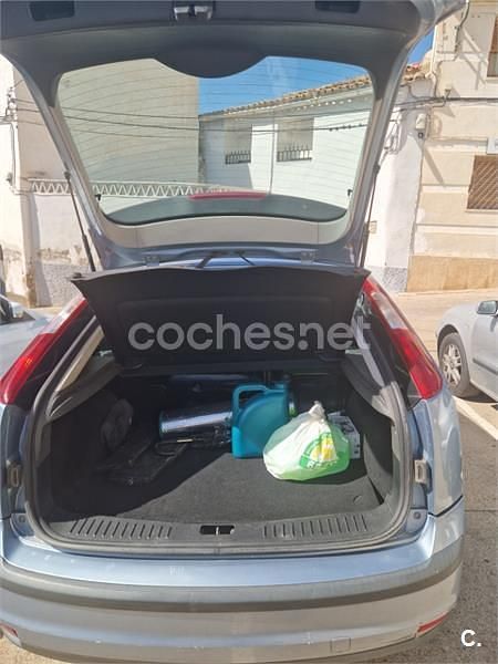 Azul Usado 2005 Ford Focus Trend Berlina | 3200 € (Un poco caro) - Imagen 1/4