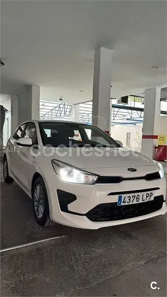 Usado Kia Rio 84 CV (61 kW) 2021 Blanco Berlina