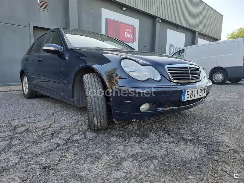 Usado Mercedes C200 Classic 163 CV (119 kW) 2002 Azul Berlina