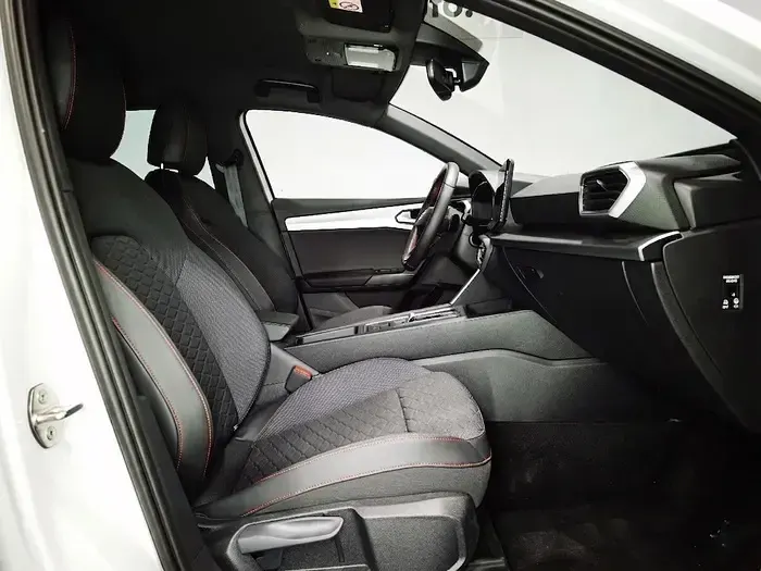 Usado Seat Leon FR 150 CV (110 kW) 2024 Blanco