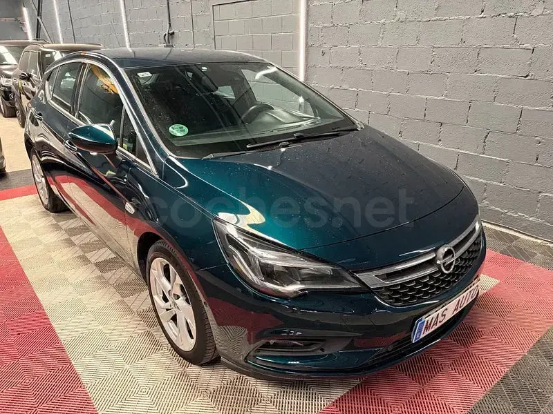 Usado Opel Astra Selective 110 CV (80 kW) 2016 Verde Berlina