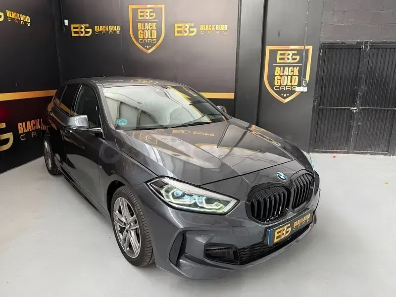 Usado BMW 118 Comfort Edition 150 CV (110 kW) 2020 Gris / plata Berlina