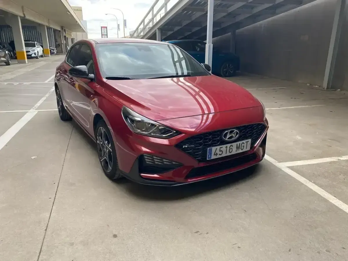 Begagnad Hyundai i30 N Line 120 HK (88 kW) 2023 Röd Sedan