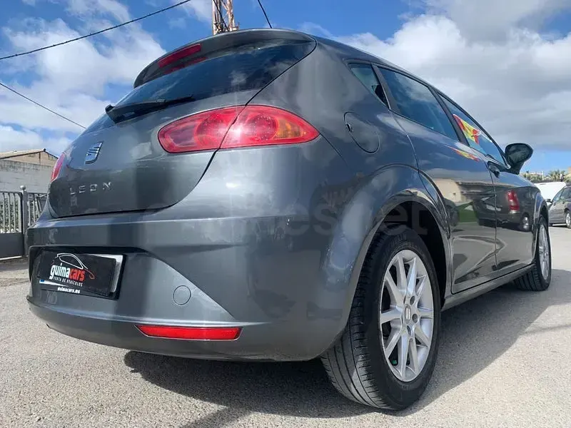 Usado Seat Leon Copa 105 CV (77 kW) 2012 Gris / plata Berlina