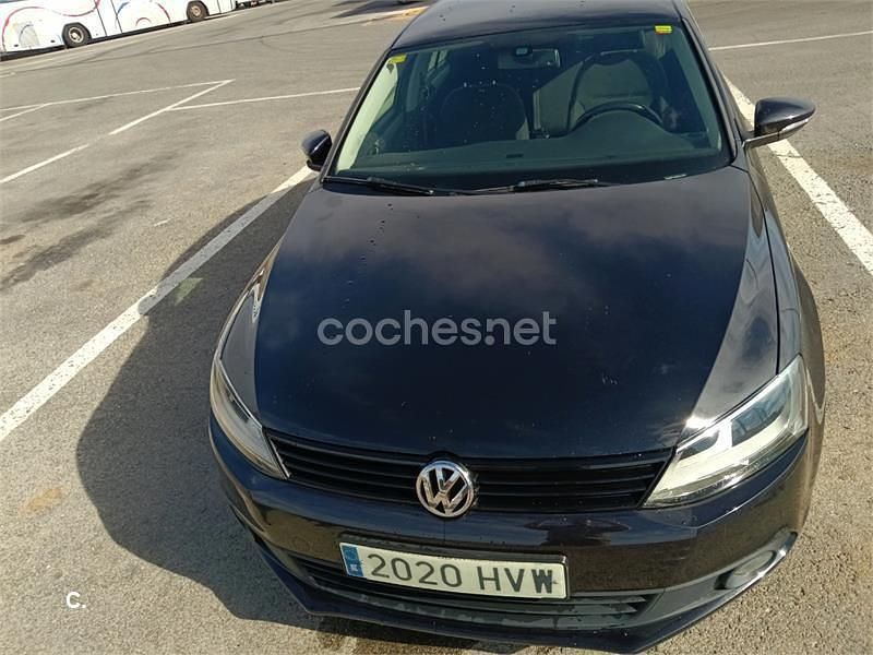 Usado VW Jetta Advance 105 CV (77 kW) 2014 Negro Berlina