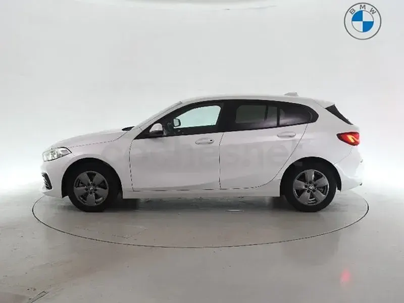 Usado BMW 118 Comfort Edition 140 CV (102 kW) 2021 Blanco Utilitario