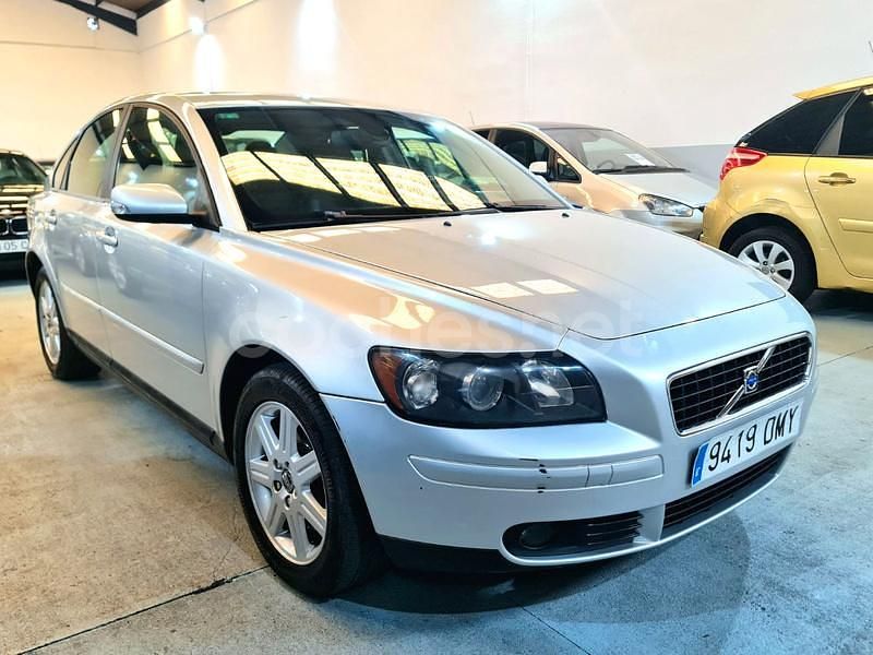 Gris / plata Usado 2005 Volvo S40 Kinetic Berlina | 3999 € (Un poco caro) - Imagen 1/4