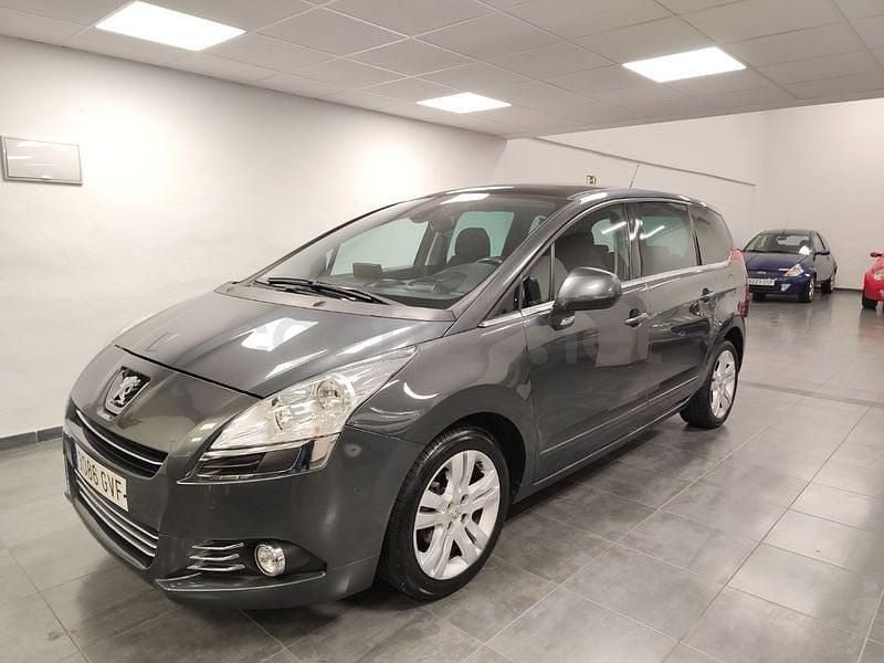 Usado Peugeot 5008 Sport 110 CV (80 kW) 2010 Gris / plata Monovolumen