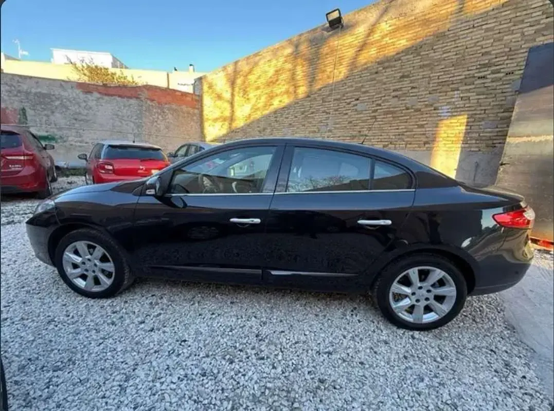 Usado Renault Fluence 110 CV (80 kW) 2011 Negro Berlina