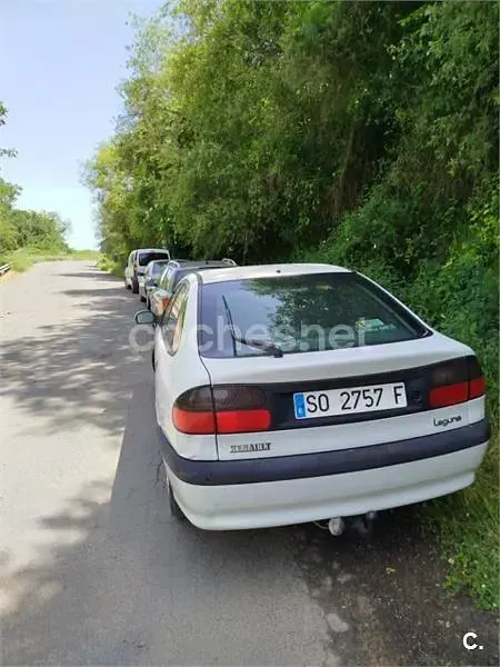 Usado Renault Laguna 85 CV (62 kW) 1997 Blanco Berlina