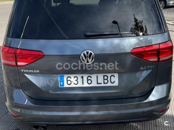 Usado VW Touran Advance 150 CV (110 kW) 2016 Gris / plata Monovolumen