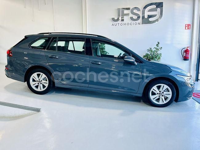Usado VW Golf VIII Life 115 CV (84 kW) 2022 Gris / plata Familiar