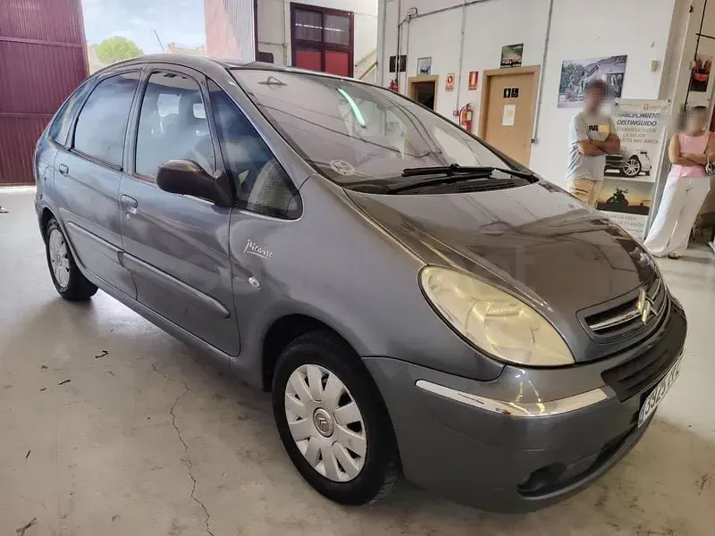 Usado Citroën Xsara Picasso Exclusive 92 CV (67 kW) 2006 Gris / plata Monovolumen