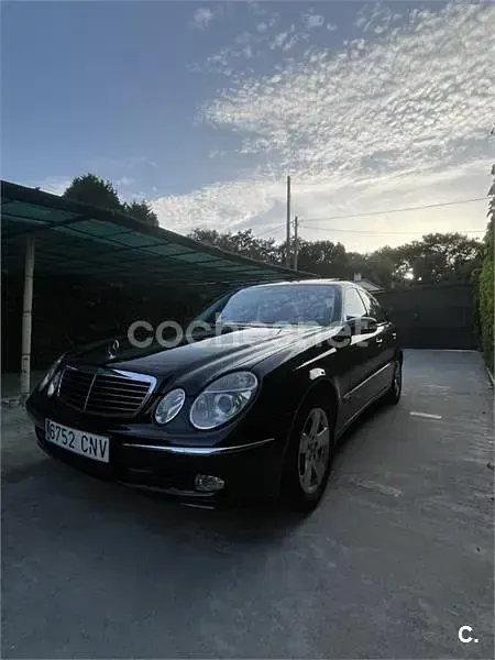 Usado Mercedes E240 Avantgarde 170 CV (125 kW) 2003 Negro Berlina
