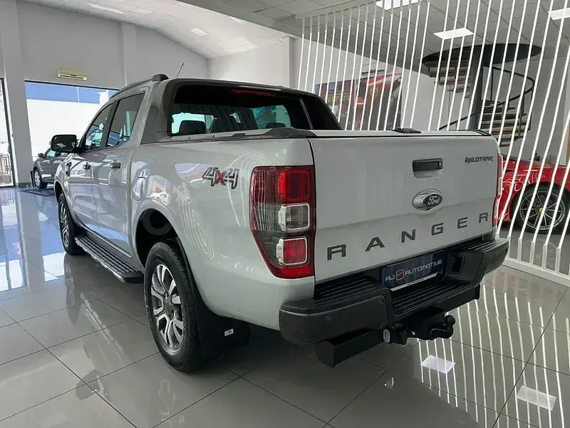 Usado Ford Ranger Wildtrack 200 CV (147 kW) 2019 Gris / plata Pickup/Camioneta