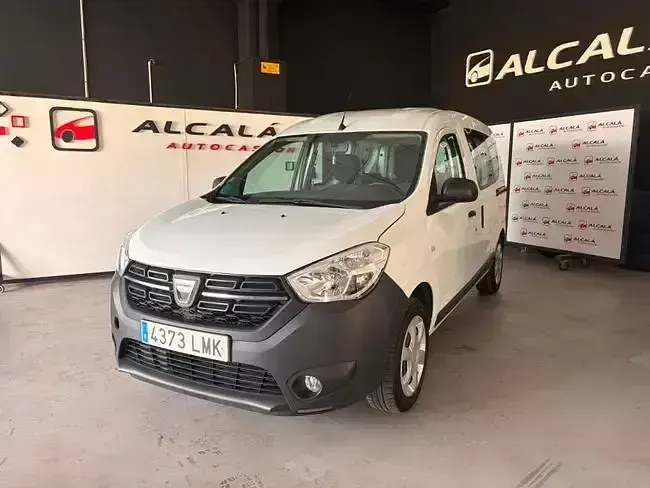 Usado Dacia Dokker Essentiel 107 CV (78 kW) 2021 Blanco Monovolumen