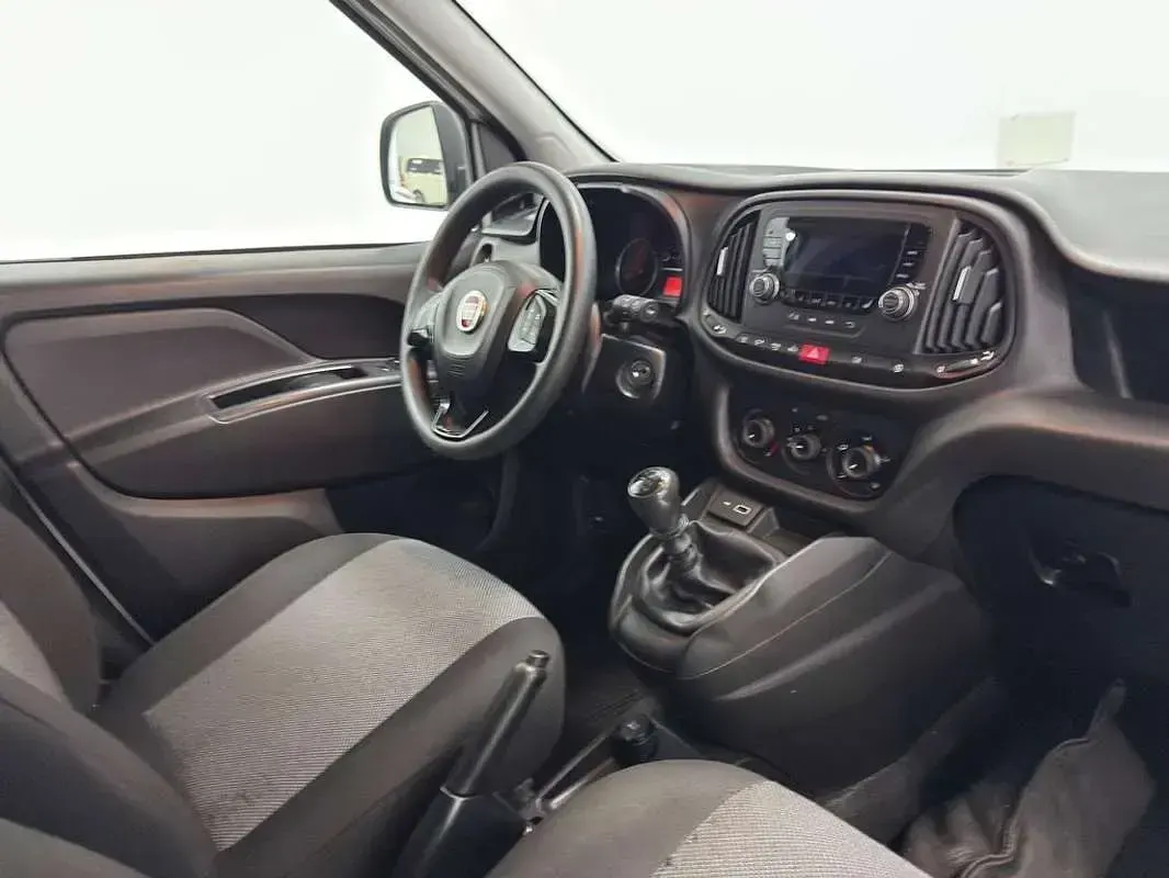 Usado Fiat Doblò 95 CV (69 kW) 2021 Blanco Monovolumen