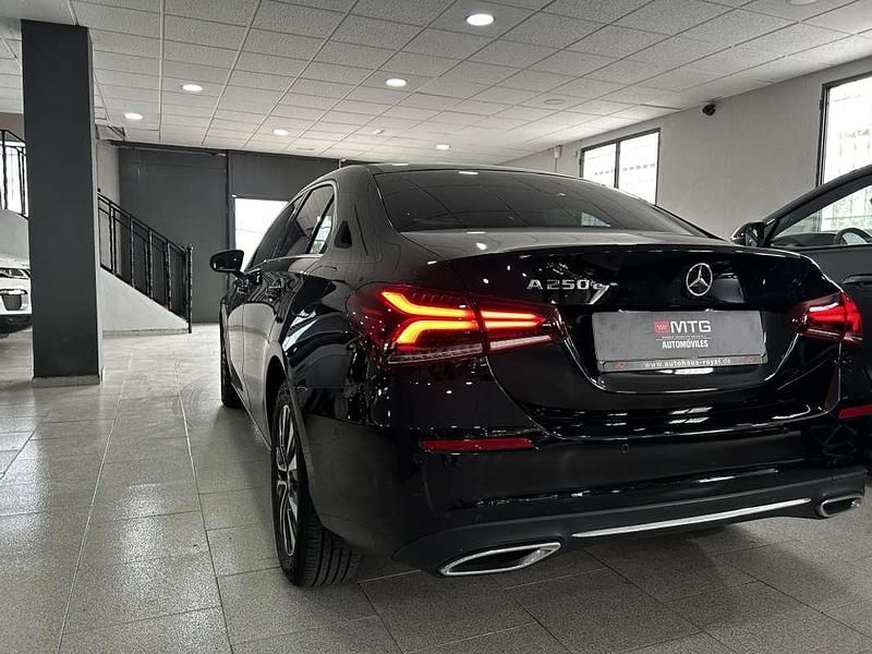 Usado Mercedes A250 218 CV (160 kW) 2022 Negro Berlina
