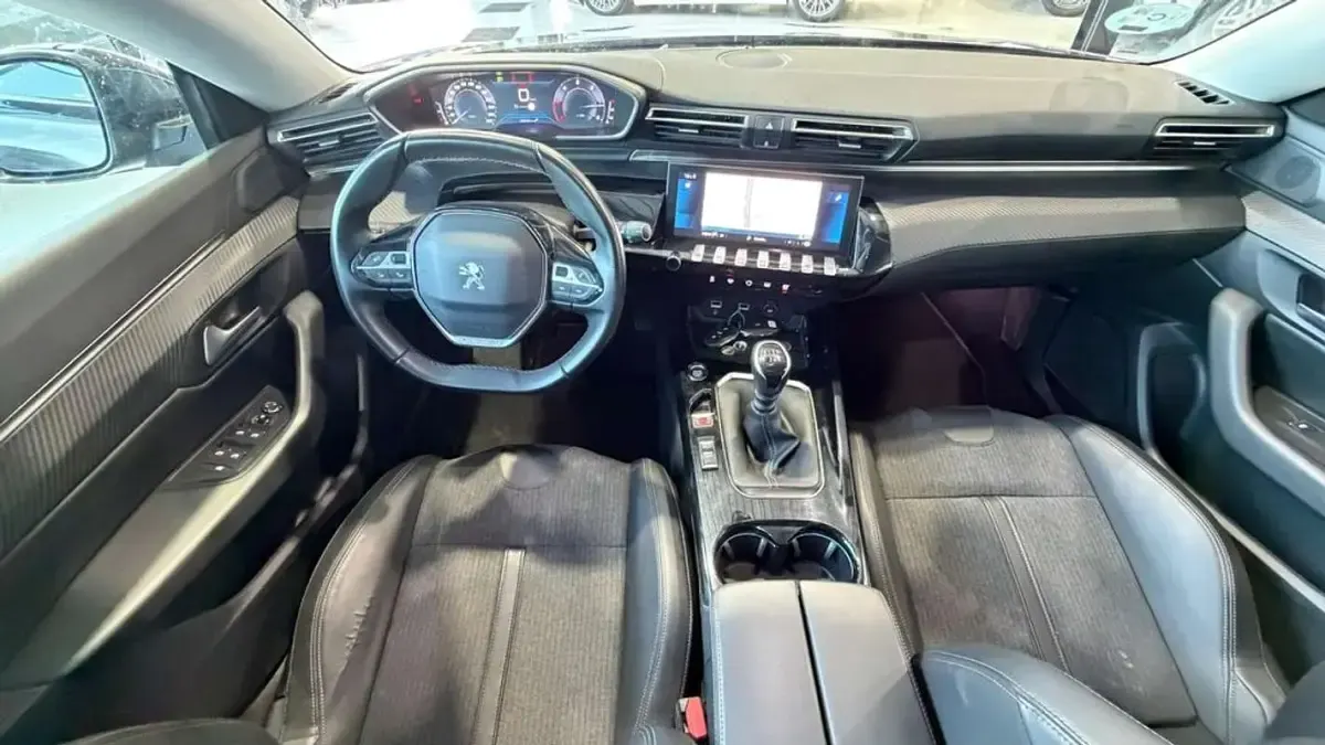 Usado Peugeot 508 SW Active 131 CV (96 kW) 2021 Azul Familiar