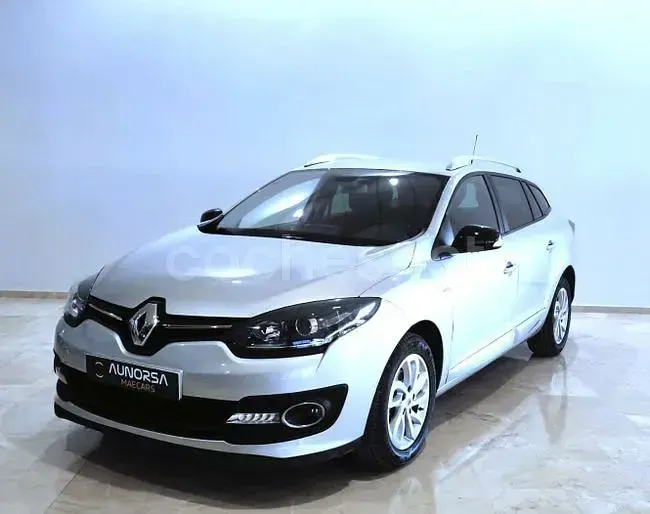 Usado Renault Mégane GrandTour LIMITED 110 CV (80 kW) 2016 Gris / plata Familiar