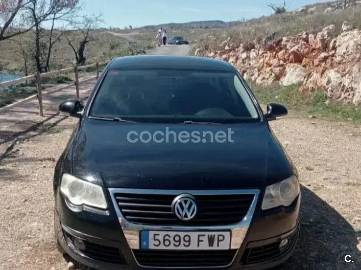 Usado VW Passat Highline 140 CV (102 kW) 2007 Negro Berlina