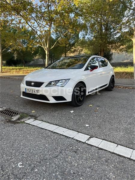 Usado Seat Leon Style 105 CV (77 kW) 2014 Blanco Berlina