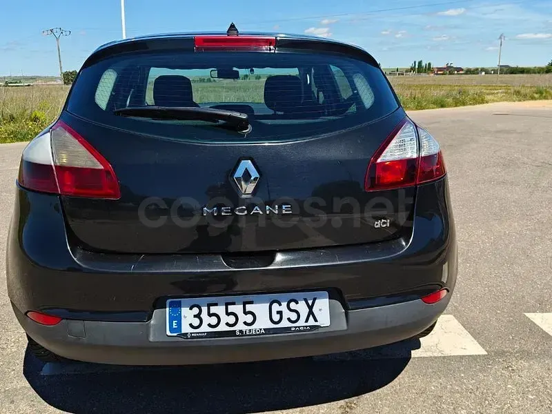 Usado Renault Mégane III Dynamique 106 CV (77 kW) 2010 Negro Berlina