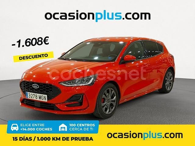 Rojo Usado 2023 Ford Focus ST-Line Berlina | 17.690 € (Buen precio) - Imagen 1/4
