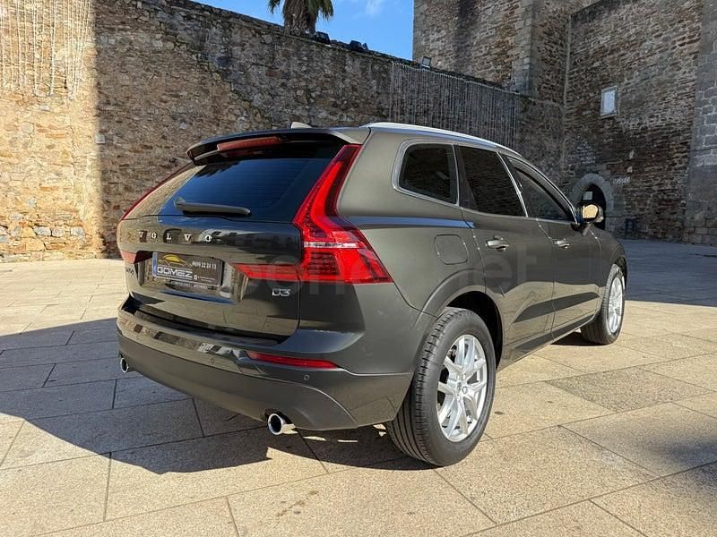 Usado Volvo XC60 Momentum 150 CV (110 kW) 2021 Gris / plata SUV