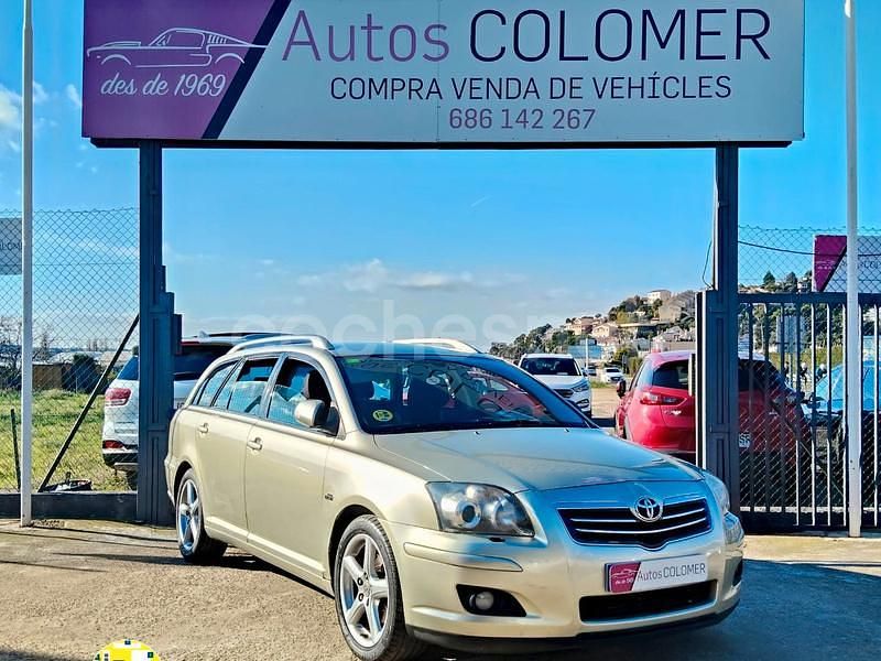 Beige Usado 2006 Toyota Avensis Executive Familiar | 5900 € (Un poco caro) - Imagen 1/4