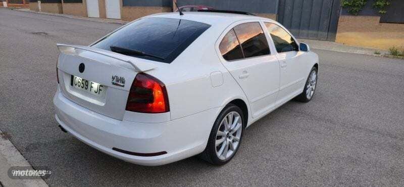 Usado Skoda Octavia vRS 170 CV (125 kW) 2007 Blanco Berlina