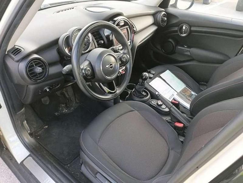 Usado Mini ONE 102 CV (75 kW) 2020 Beige Utilitario