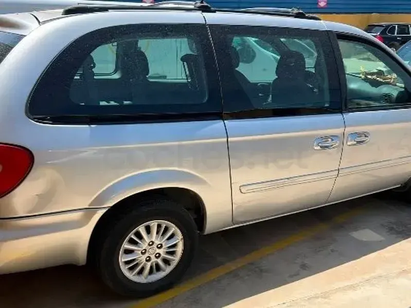 Usado Chrysler Grand Voyager 150 CV (110 kW) 2005 Gris / plata Monovolumen