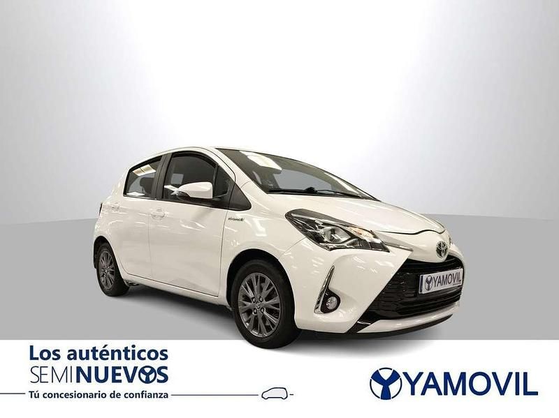 Usado Toyota Yaris Hybrid Active 99 CV (72 kW) 2019 Blanco Utilitario