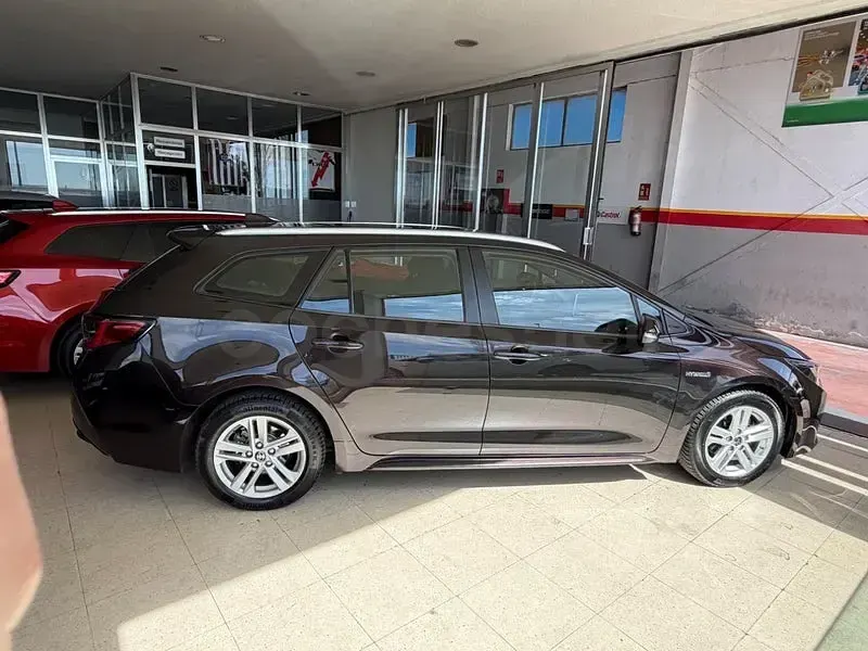 Usado Toyota Corolla Active 122 CV (89 kW) 2020 Marrón Familiar