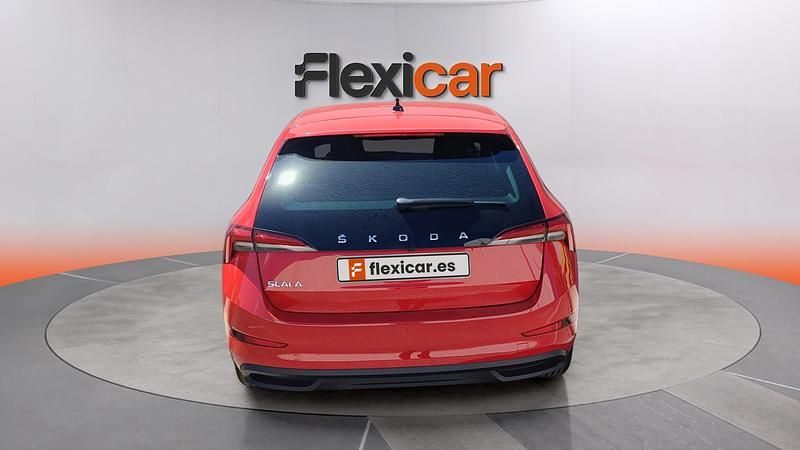 Usado Skoda Scala Active 116 CV (85 kW) 2019 Rojo Utilitario